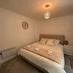 Dream Retreat Luxury With Super King Bed, Pool Table - Free Parking Apartamento *