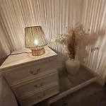 Dream Retreat Luxury With Super King Bed, Pool Table - Free Parking