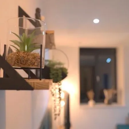 Dream Retreat Luxury With Super King Bed, Pool Table - Free Parking