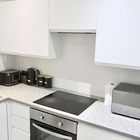 Dream Retreat Luxury With Super King Bed, Pool Table - Free Parking * Bradford (West Yorkshire)