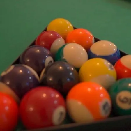 Dream Retreat Luxury With Super King Bed, Pool Table - Free Parking *