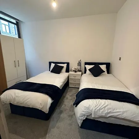 Dream Retreat Luxury With Super King Bed, Pool Table - Free Parking Apartment Bradford (West Yorkshire)