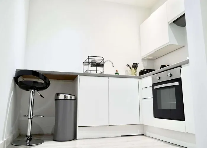 Dream Retreat Luxury With Super King Bed, Pool Table - Free Parking Apartment Bradford (West Yorkshire)