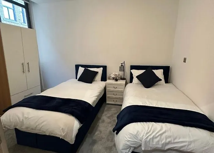 Dream Retreat Luxury With Super King Bed, Pool Table - Free Parking Apartment Bradford (West Yorkshire)