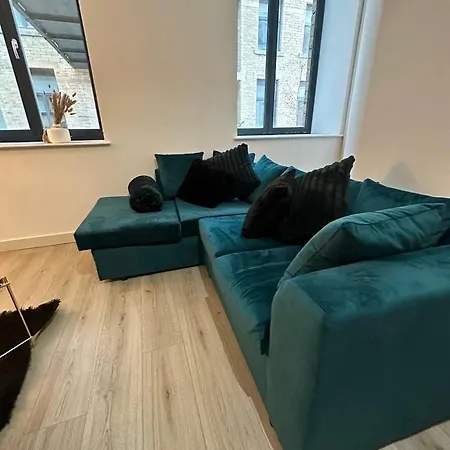 Dream Retreat Luxury With Super King Bed, Pool Table - Free Parking Apartment *